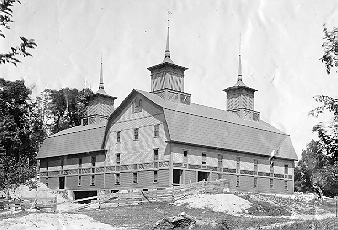Photo of campus barn